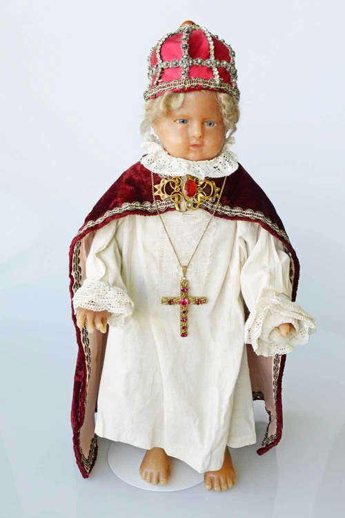 Enfant de Prague du XIXe siècle en cire - costume détaillé