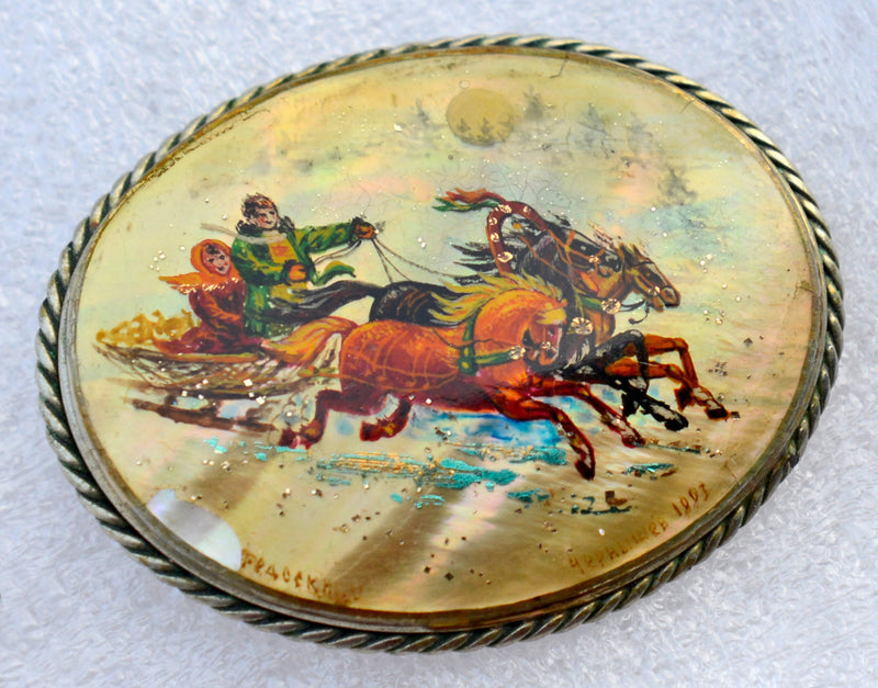 Large hand-painted Russian "troika" scene brooch pin on mother of pearl. Signed and dated. - Baba Store EU - 1