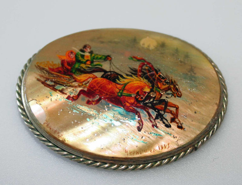 Large hand-painted Russian "troika" scene brooch pin on mother of pearl. Signed and dated. - Baba Store EU - 2